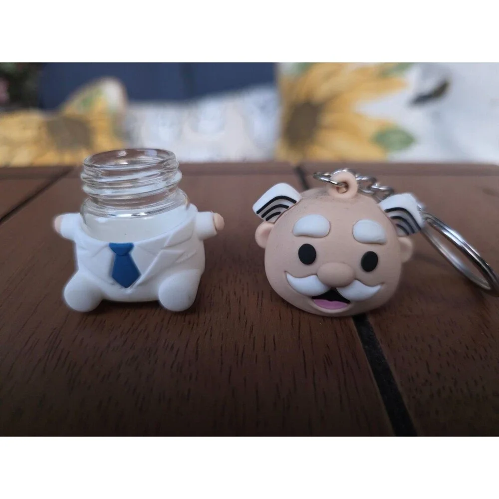 Dr Simi Pastillero Keychain Pill Holder Novelty Figure Collectible